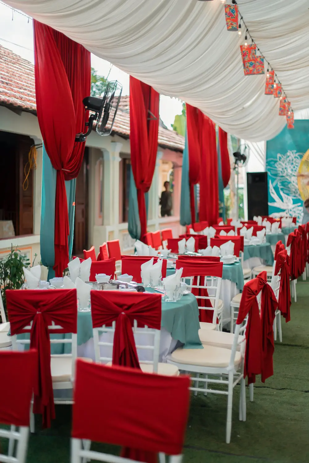 Location de chaises, tables, tentes et bâches
