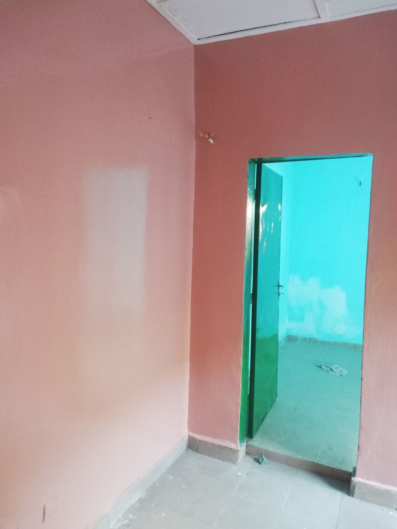 Un exemple de pièce dont on a fait la peinture intérieur. Que ce soit immeuble, entrer couché ou chambre salon. Ne vous inquiétez pas. Nous sommes là pour vous.