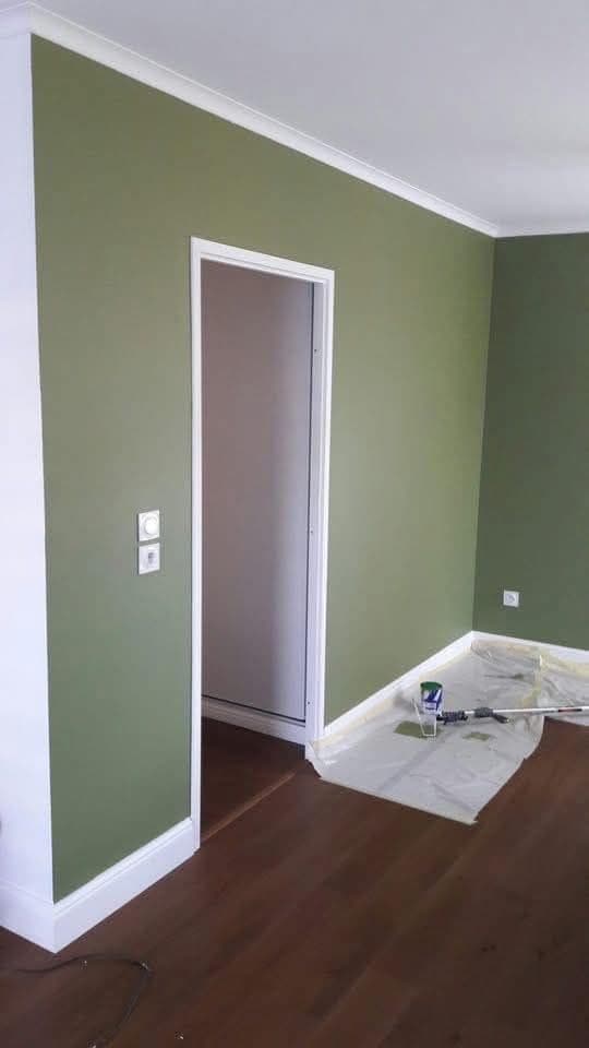Modèle simple avec la couleur vert foncé
