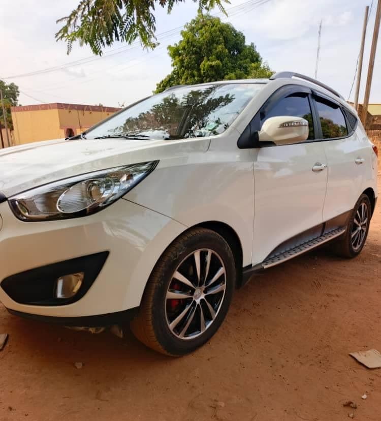 Hyundai Tucson en location à 35,000F CFA/ jour.
Possibilité de louer avec ou sans chauffeur