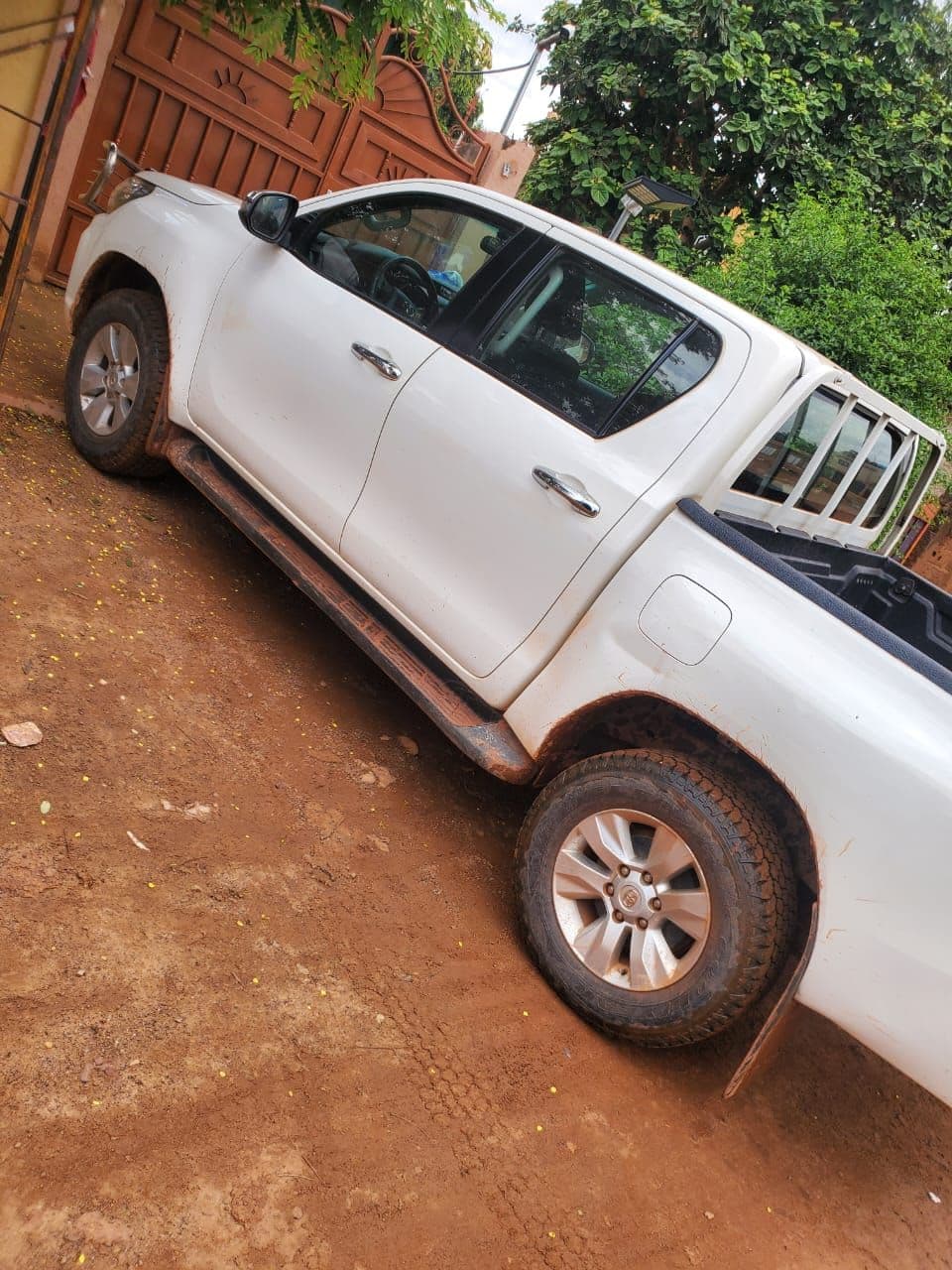 Toyota Hilux pick up en location. Année 2019. Location uniquement avec chauffeur.
50,000f/ jour
